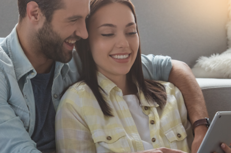 Couple completing their trust online with confidence